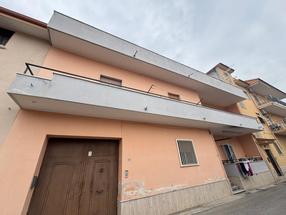 APPARTAMENTO FINEMENTE RIFINITO IN ZONA CENTRALE!! in Vendita
