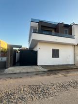 BELLISSIMA VILLA CON CORTILE E TERRAZZO PANORAMICO!! in Vendita