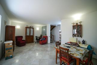 SOLUZIONE INDIPENDENTE CON ANNESSA DEPANDANCE E POSTO AUTO INTERNO!! in Vendita