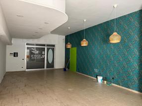 LOCALE COMEMRCIALE LUNGO LA CENTRALISSIMA VIALE MARGHERITA!! in Vendita
